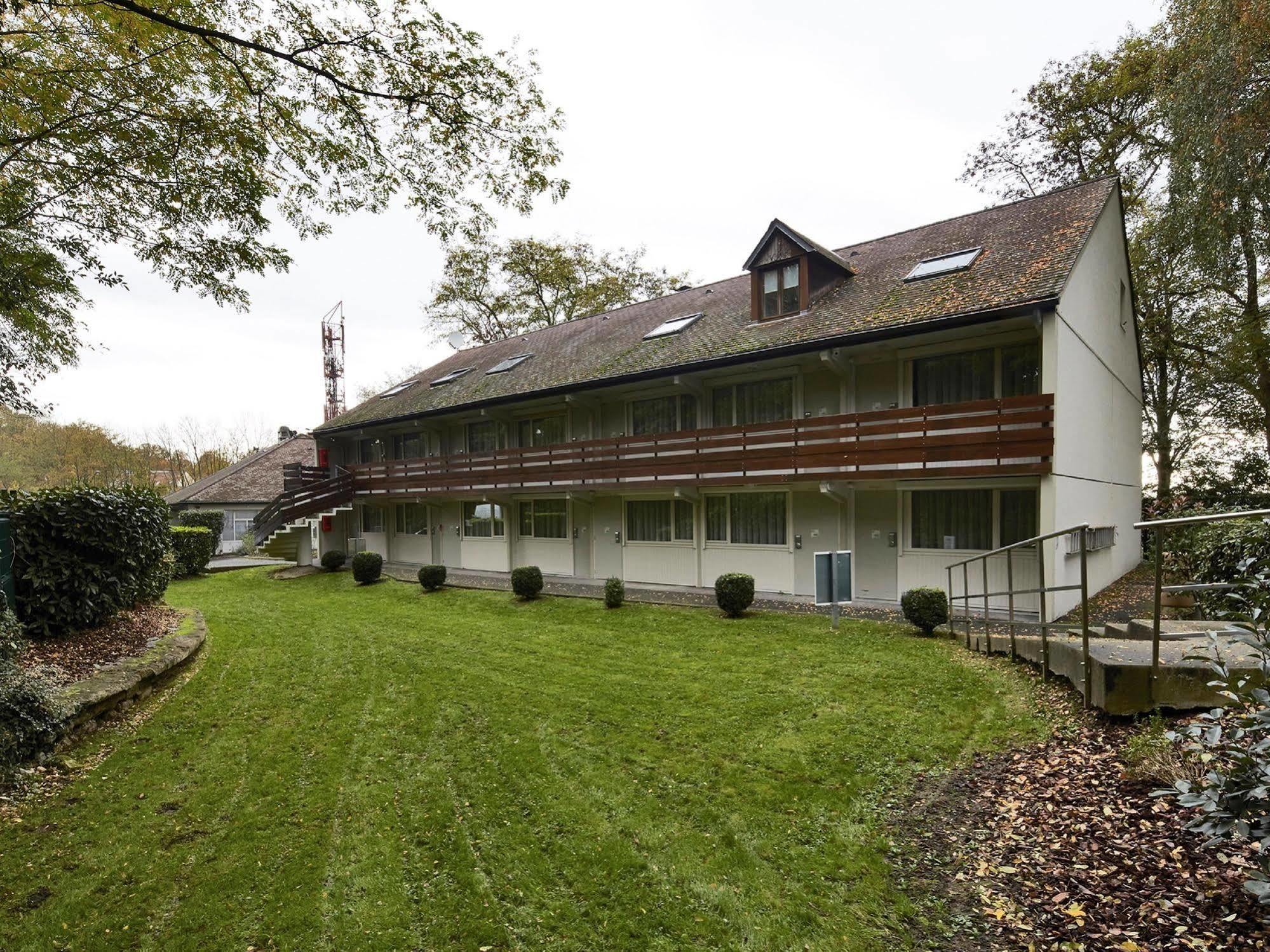 Kyriad - Ecouen La Croix Verte Exterior foto